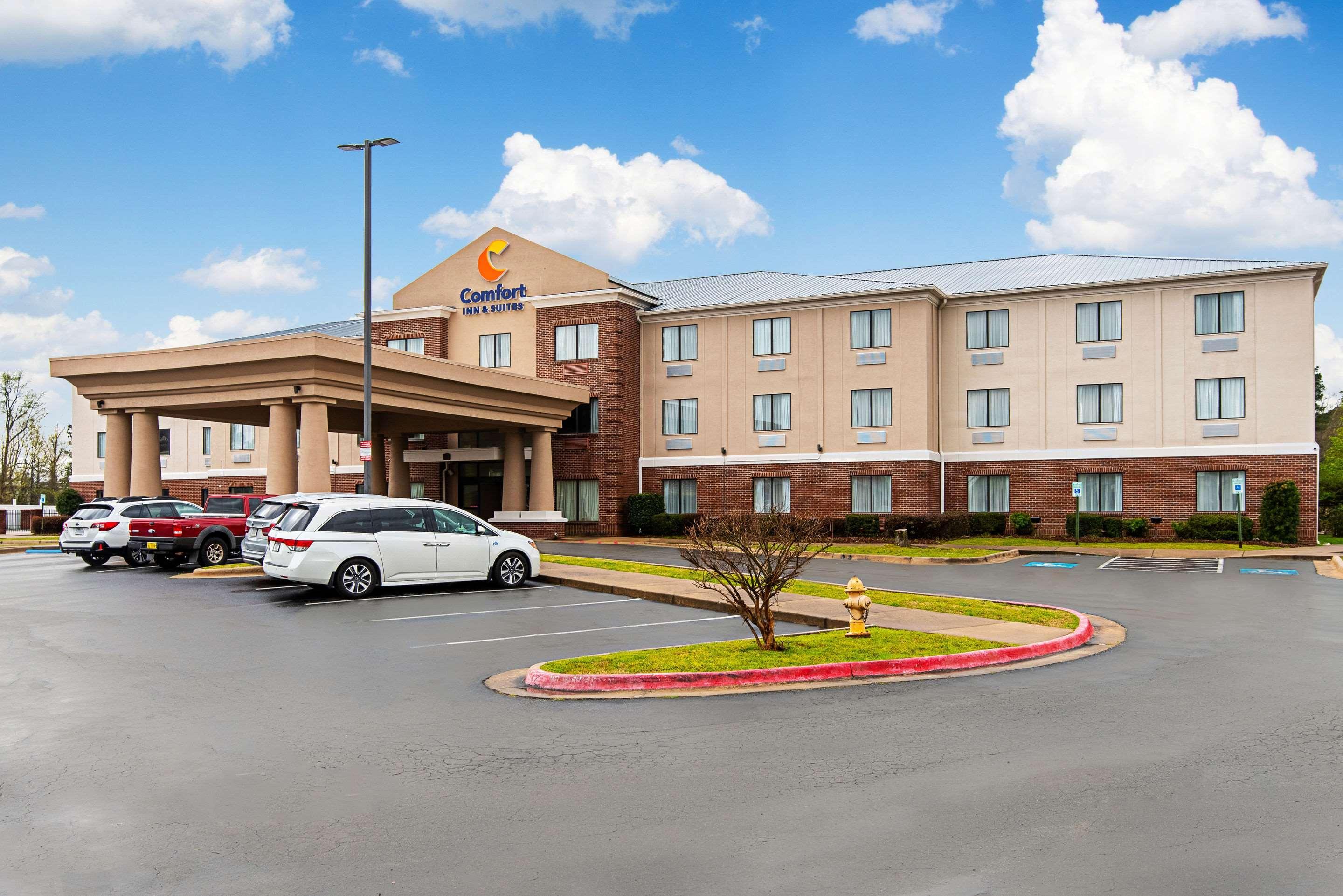 Comfort Inn & Suites Pine Bluff Exterior photo