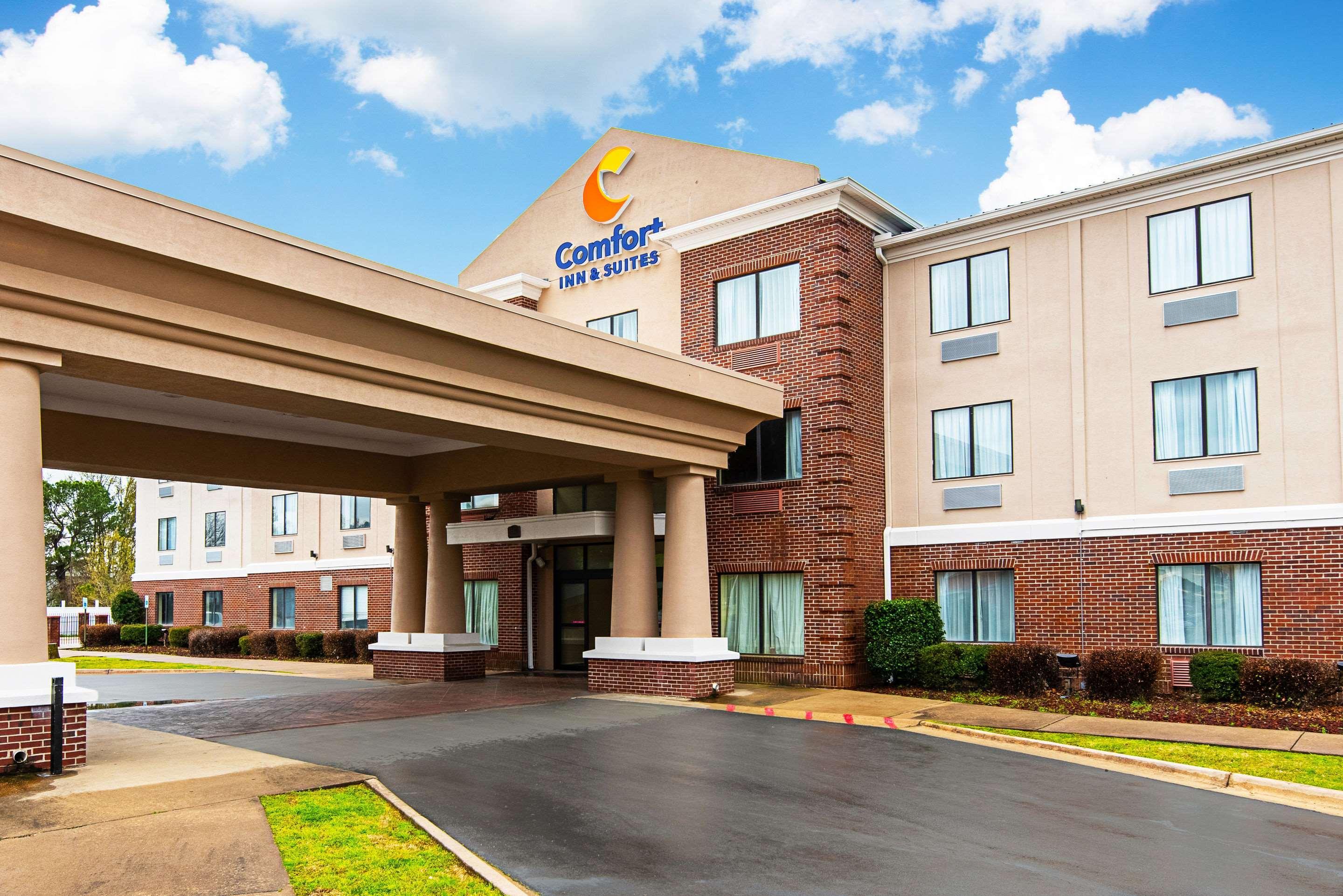 Comfort Inn & Suites Pine Bluff Exterior photo