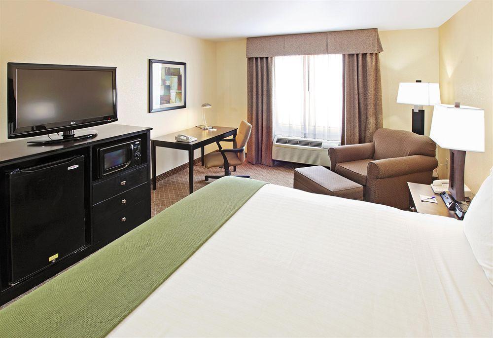 Comfort Inn & Suites Pine Bluff Room photo