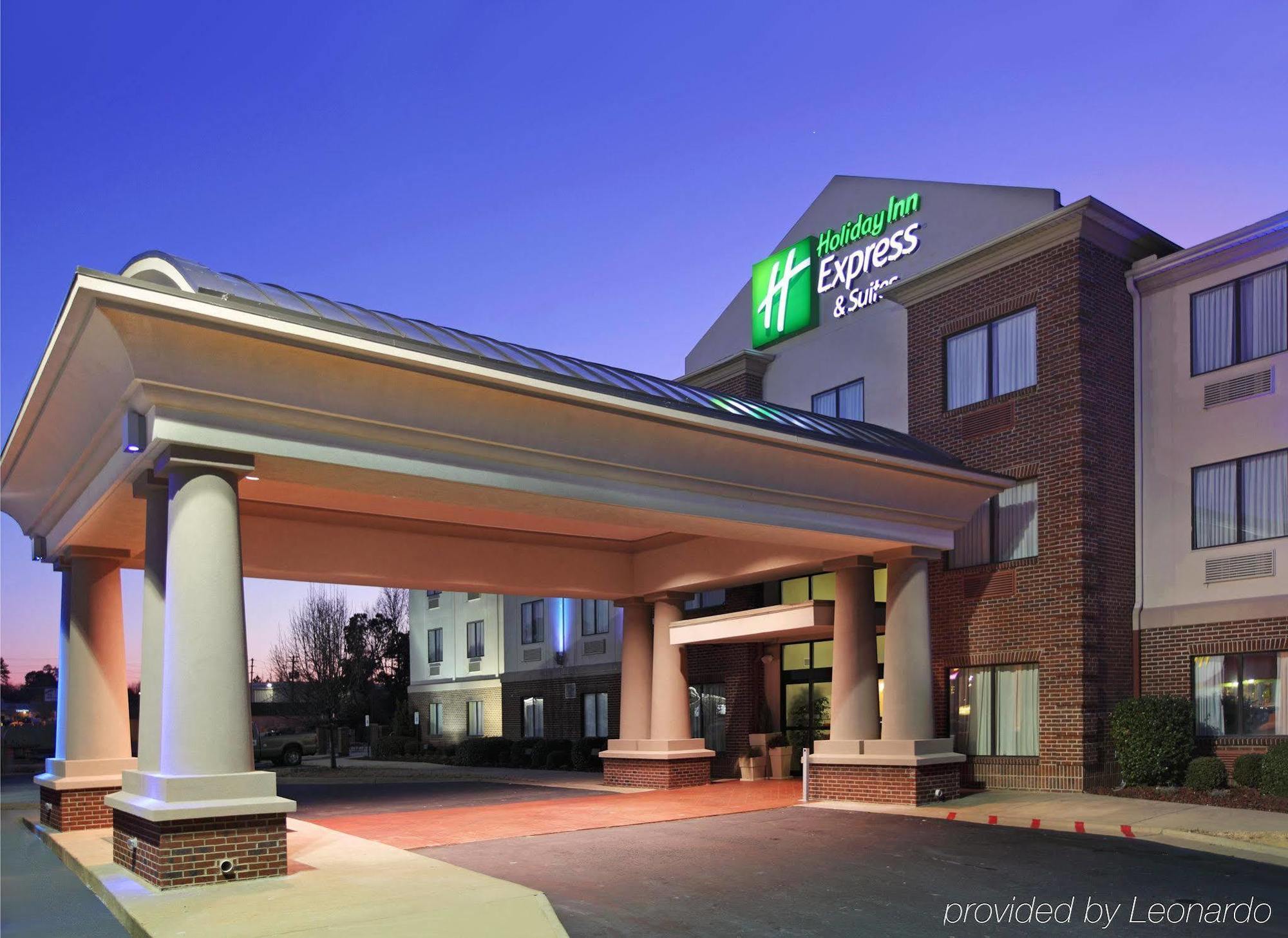 Comfort Inn & Suites Pine Bluff Exterior photo